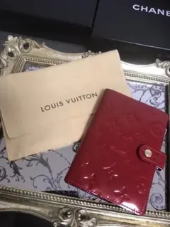 ❤️ルイヴィトン LV ヴェルニ 赤 大人可愛い 手帳カバー