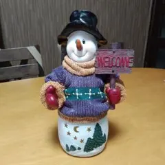 ウェルカム看板を持った　雪だるまの置物　スノーマン　陶器　玄関置物