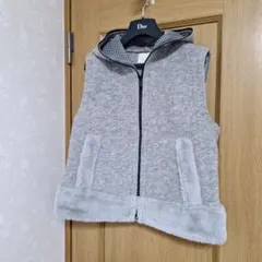 フード付きグレー ベスト