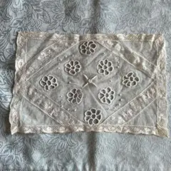 アイボリーの花模様アンティークレース　フランス