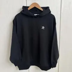 adidas アディダスロゴパーカー　黒　ブラックのサムネイル