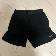 NIKE ブラック ショートパンツ