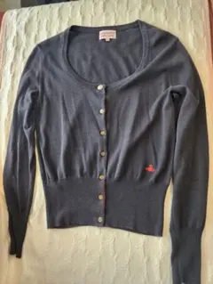 【新品タグ付き】ヴィヴィアンウエストウッド❤︎レッドレーベルストライプカーディガン シンピンタグツキ】ヴィヴィアンウエストウッドハート︎レッド