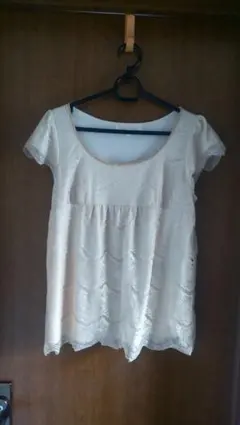 レースカットソー(ベージュ)