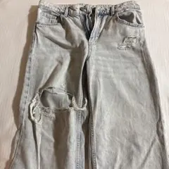 ダメージ加工ライトブルーデニムパンツ