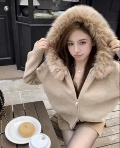 ファー付きフード ベージュニット パーカー shein