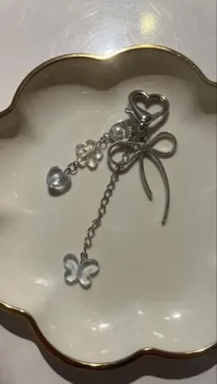 ハートとリボンのシルバーチャーム