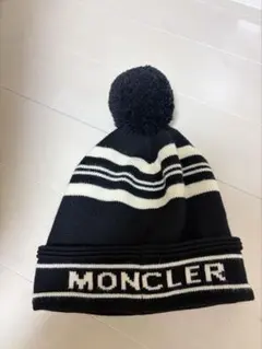 MONCLER ポンポン付きニット帽 ネイビー/レッド 男女問わず - メルカリ