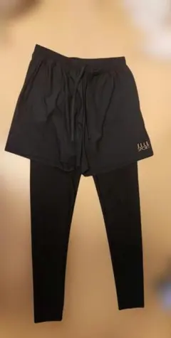 ELLE スポーツウェア（パンツ＆レギンスのセット）のサムネイル