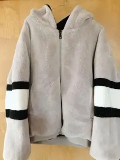 フード付きグレーフリースジャケット