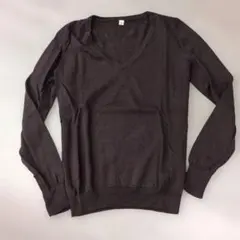 ダークブラウン Vネック 長袖ニット　UNIQLO　ユニクロ