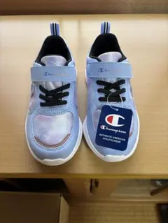 Champion ライトブルースニーカー