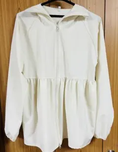 coca UVカットギャザーパーカー　アイボリー　Sサイズ