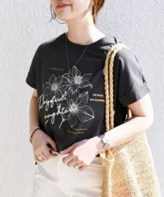 SHIPS フラワー 箔 プリント ロゴ TEE