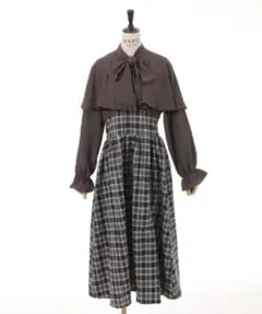 アクシーズファム　ケープ襟ドッキングワンピース