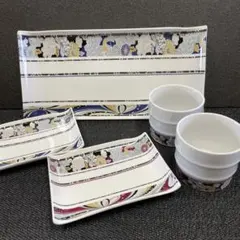 和模様花柄食器セット　ブルーと赤色のモダンな陶器 美品