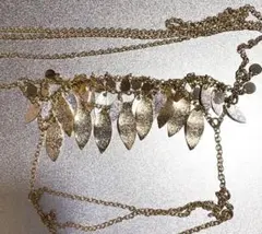 リーフモチーフ　ネックレス 金色
