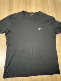 黒のペイズリー柄Tシャツ