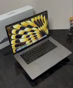MacBook Pro 15 inch icore i7 16/512 GB