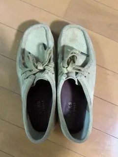 CLARKS ベージュ スエード モカシン