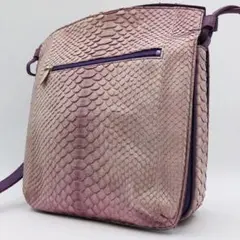 カイマン レザー ショルダーバッグ ピンク×ブラック - メルカリ