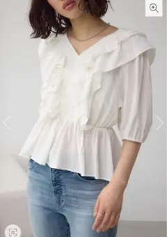 ラッフルショルダーシャツ