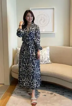 ZARA ネイビー・ホワイト フラワープリント ワンピース