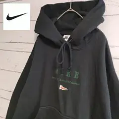 【希少サイズ】ナイキ　パーカー　刺繍ロゴ　センター　スウェット　黒　XLサイズ
