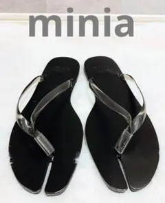 ☆美品☆ minia ブラック フラットサンダル　サイズM（23cm相当）のサムネイル