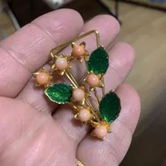ビンテージ　ピンク色珊瑚のブローチ