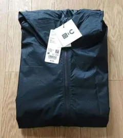 【新品タグ付き】UNIQLO :C ライトウェイトパーカ ブラック Mサイズのサムネイル