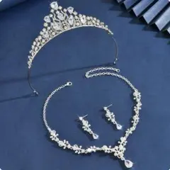 ティアラ ネックレス ピアス　3点セット　結婚式　ブライダルアクセサリー