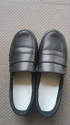黒ローファー 透明ソール付き