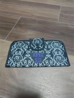 ANNA SUI バラ模様ポーチ