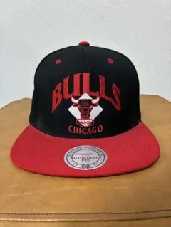 상태매우좋음 ミッチェルアンドネス シカゴブルズ スナップバック キャップ 黒赤