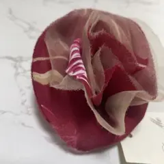 レッド × ベージュ シックな シフォン ブローチ コサージュ