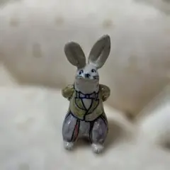 ウサギの陶器製置物