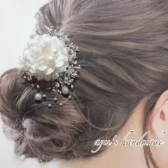 ホワイト　小さめコサージュ　卒業式　卒園式　入学式　入園式　ハンドメイド　髪飾り