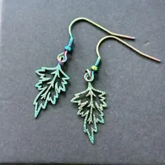 ⭐️匿名発送⭐️ リーフピアス　1点 レディース ガールズ 秋冬ジュエリー