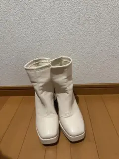 ホワイトショートブーツ ジッパー付き