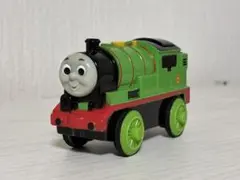 木製トーマス電動と機関庫 Amazon.co.jp: きかんしゃトーマス 木製レールシリーズ(Thomas