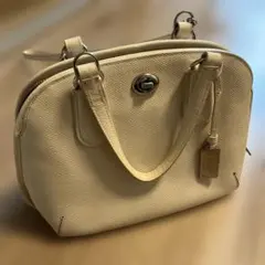 COACH クリーム色 白色　レザー ショルダーバッグ