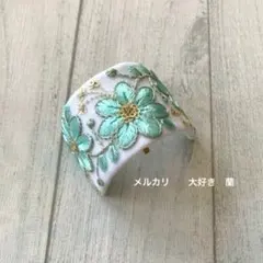 インド刺繍リボン　白地に水色の花柄刺繍 ポニーフック(ソフトワイヤー入り)