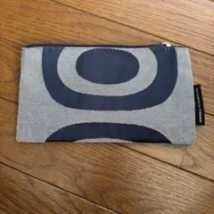 marimekko Finnair機内限定　ポーチのみのサムネイル