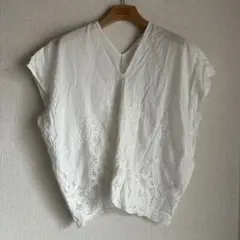 アーバンリサーチ　ノースリーブ　レース　刺繍　プルオーバー　ホワイト　Ｖネック