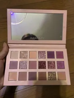 Huda Beauty Nude Palette アイシャドウパレットのサムネイル