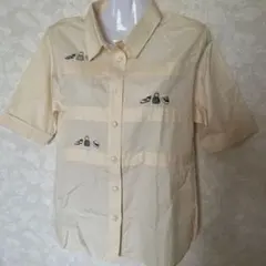 訳ありクリーム色 半袖シャツ 刺繍デザイン　9→7