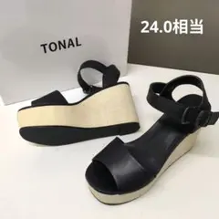 【定価23000円】TONAL ウエッジソール サンダル ブラックのサムネイル