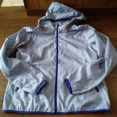 ユニクロのフード付ウィンドブレーカー