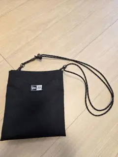 NEWERA フラットネックポーチ0.6L